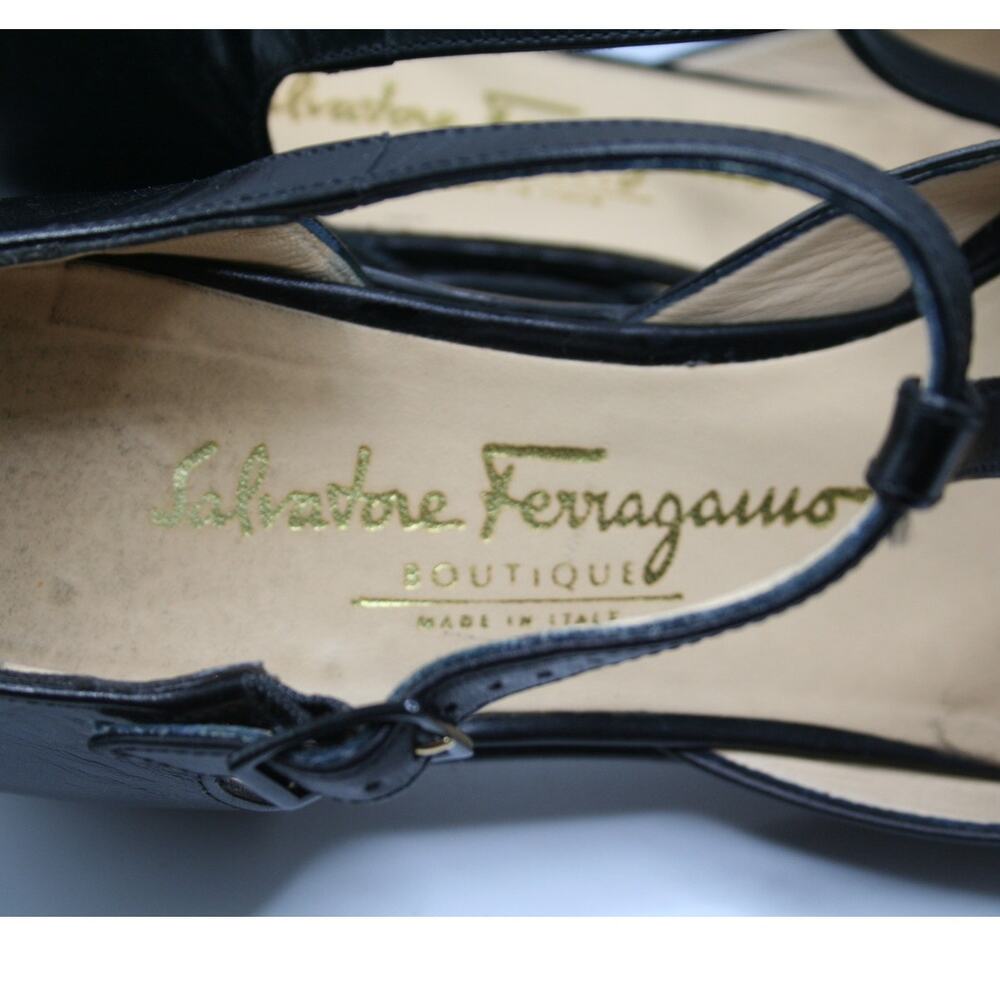 Salvatore Ferragamo Black Leather T-Strap Flats/Sandals, Cutout Design Size 8.5 - Picture 3 of 10